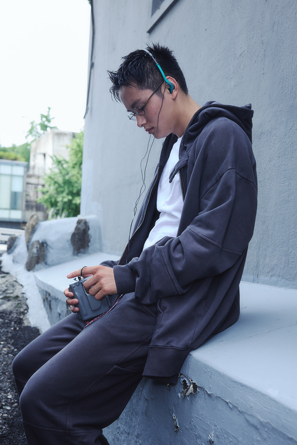 PIGMENT ZIP HOODIE / BROWN