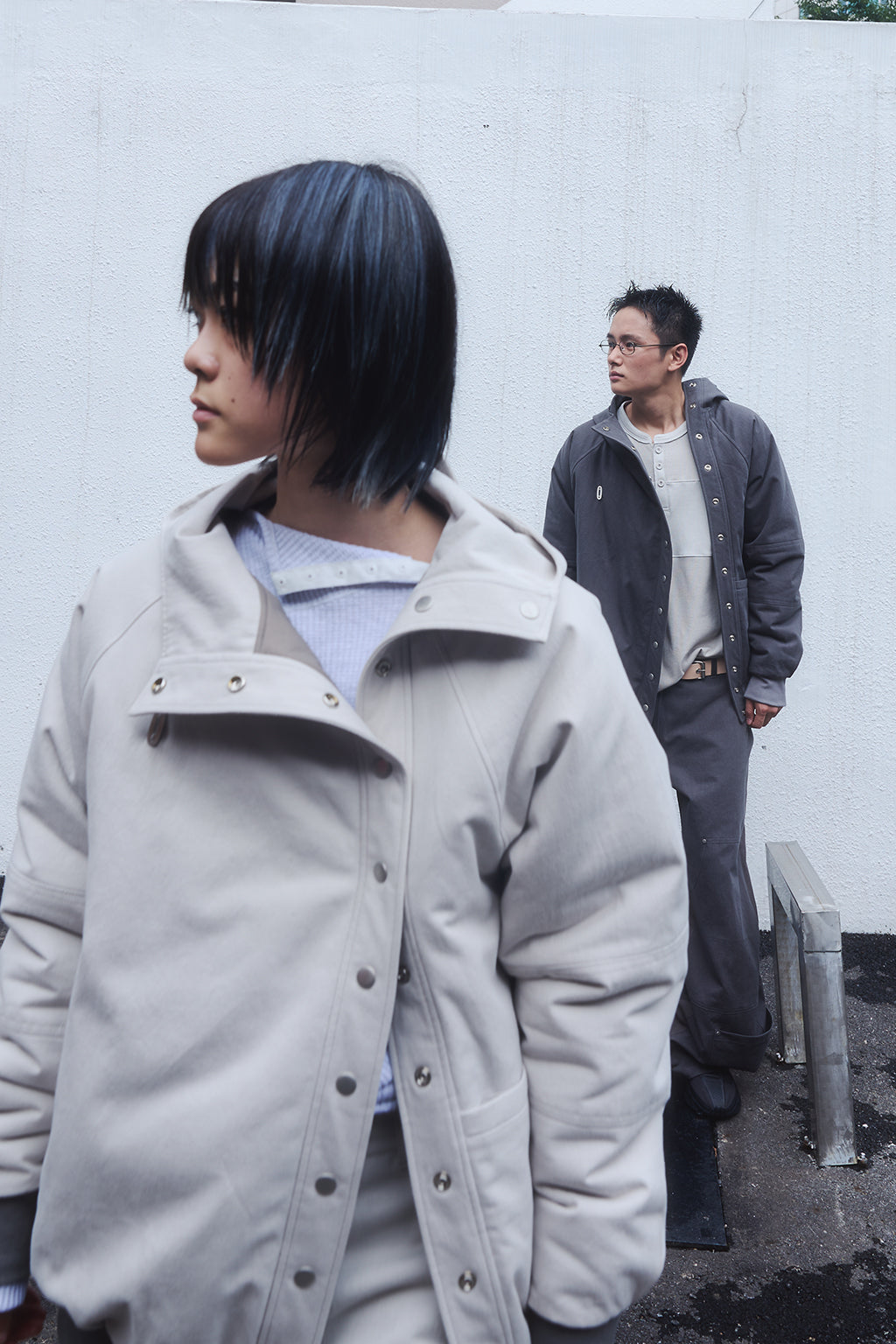 HOODED PUFFER JACKET / CHARCOAL