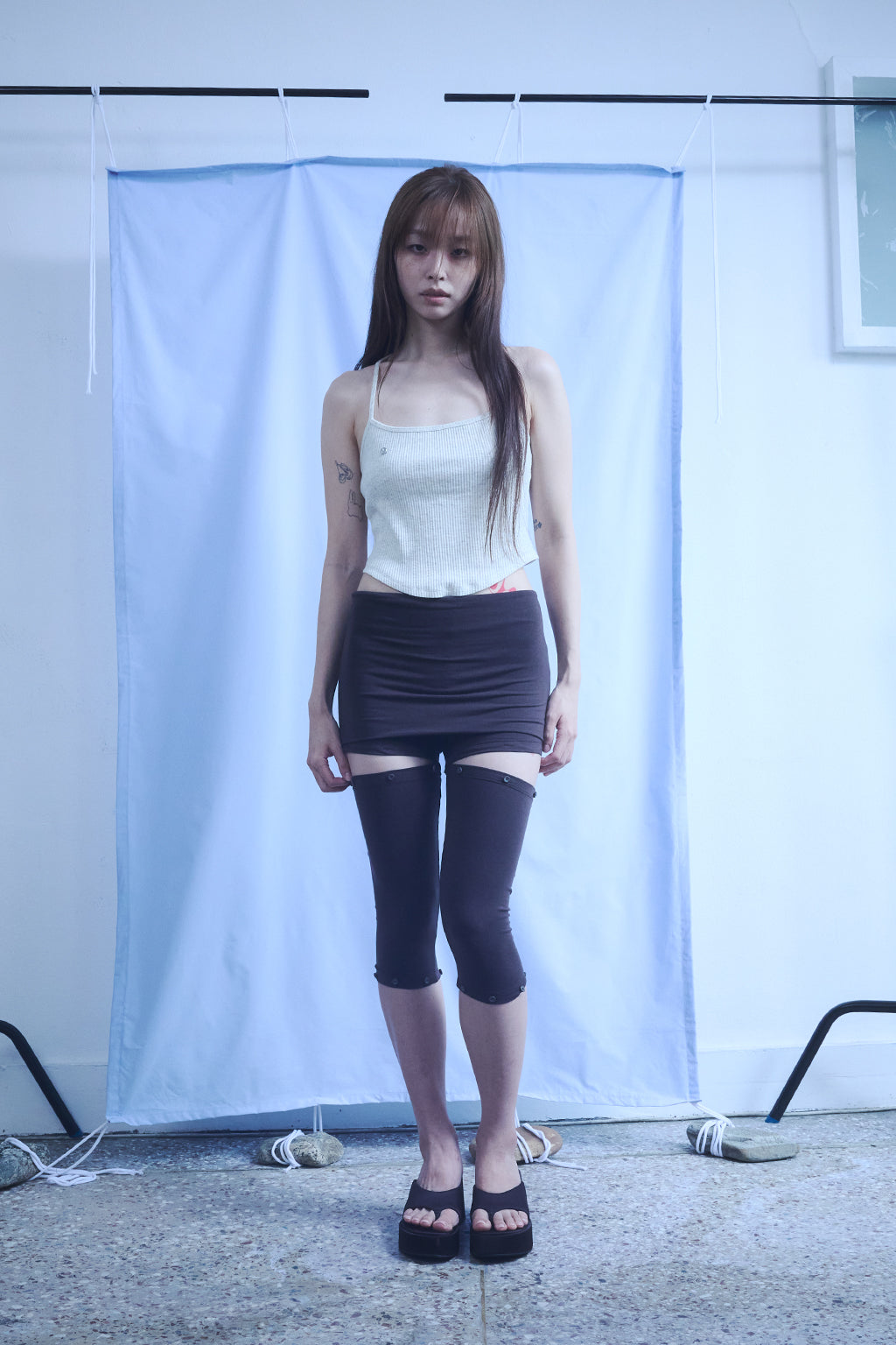 BUTTON SKIRT LEGGINGS / BROWN