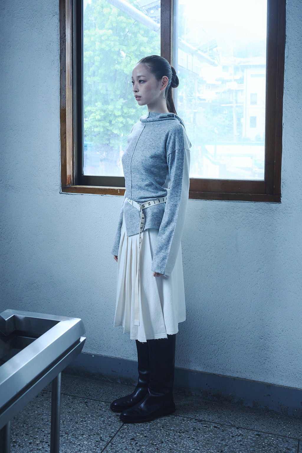 BUTTON PLEATED WRAP SKIRT / ECRU