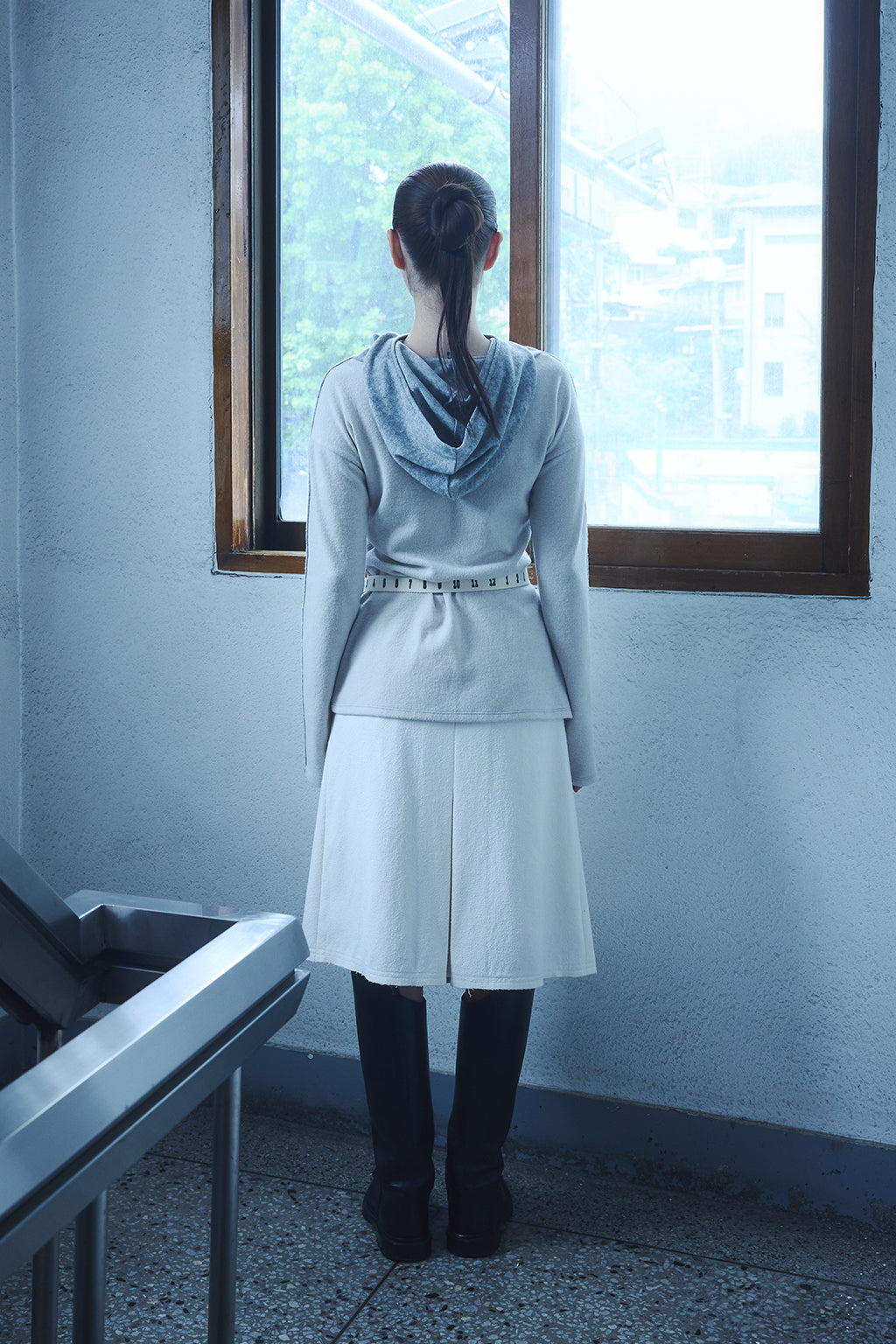 BUTTON PLEATED WRAP SKIRT / ECRU