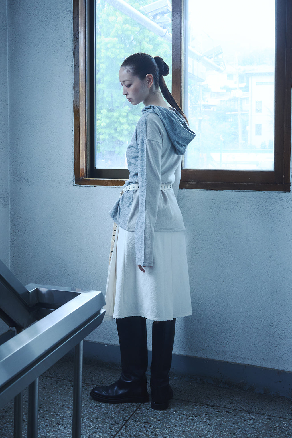 BUTTON PLEATED WRAP SKIRT / ECRU