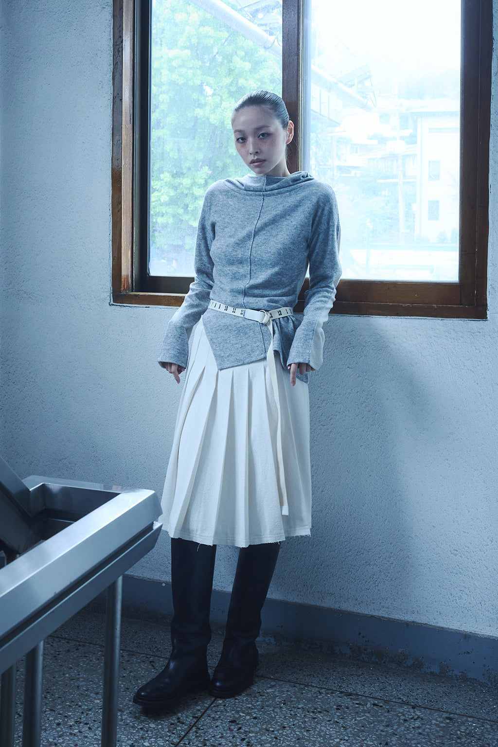 BUTTON PLEATED WRAP SKIRT / ECRU