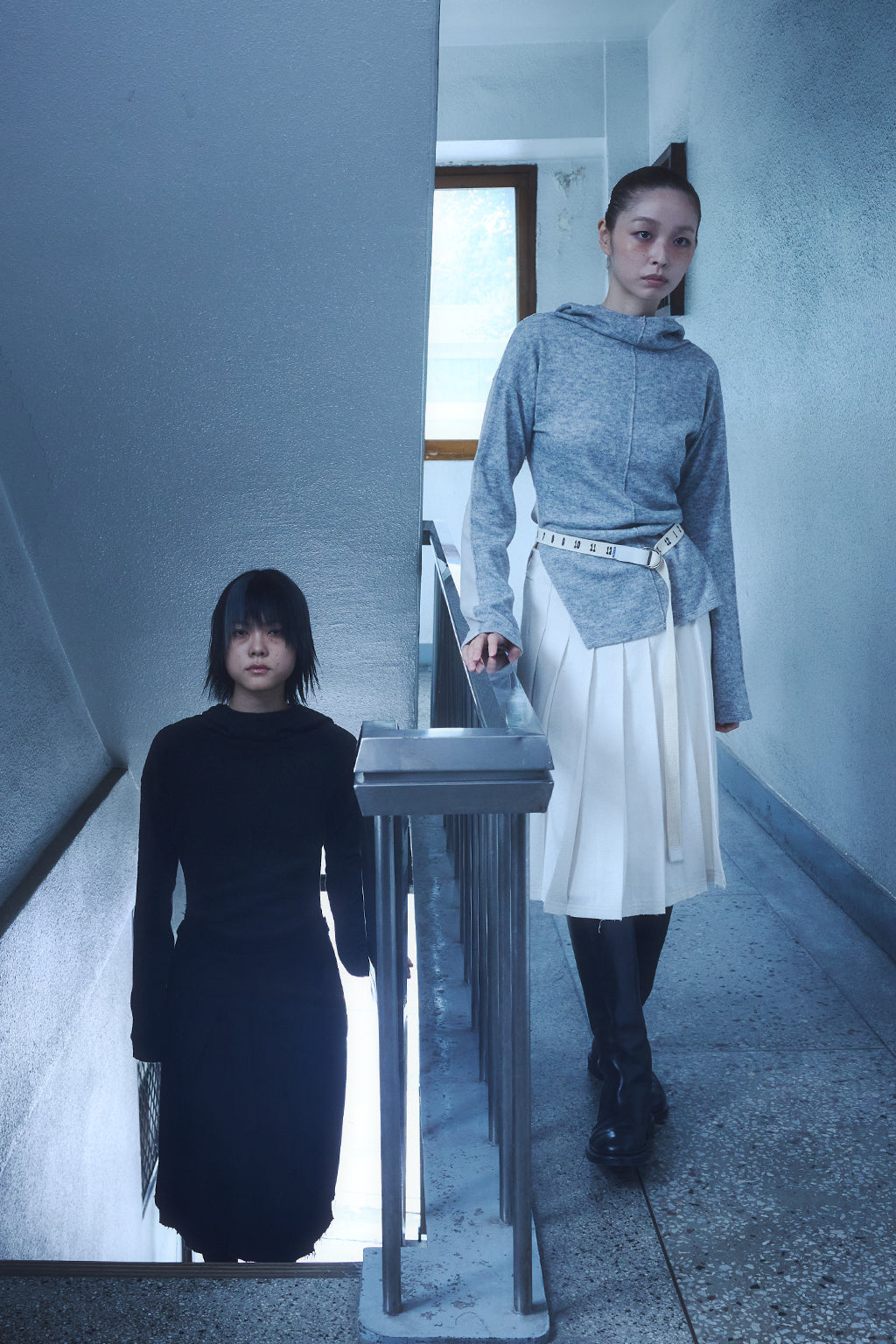 BUTTON PLEATED WRAP SKIRT / ECRU