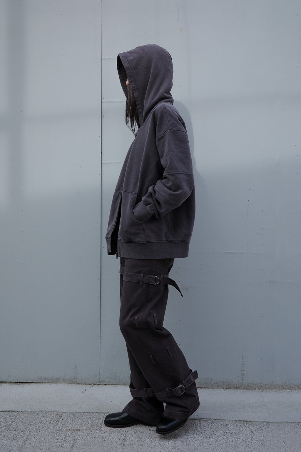 PIGMENT BUCKLE STRAPS PANTS / BROWN