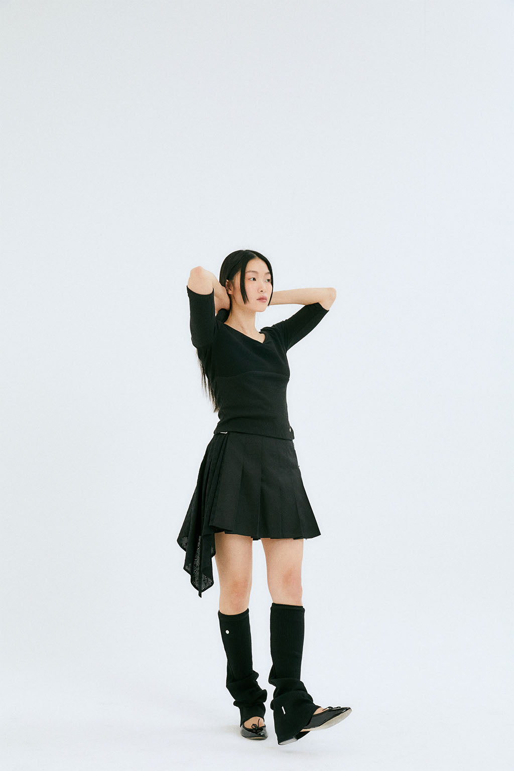 UNBALANCE PLEATED WRAP SKIRT / BLACK