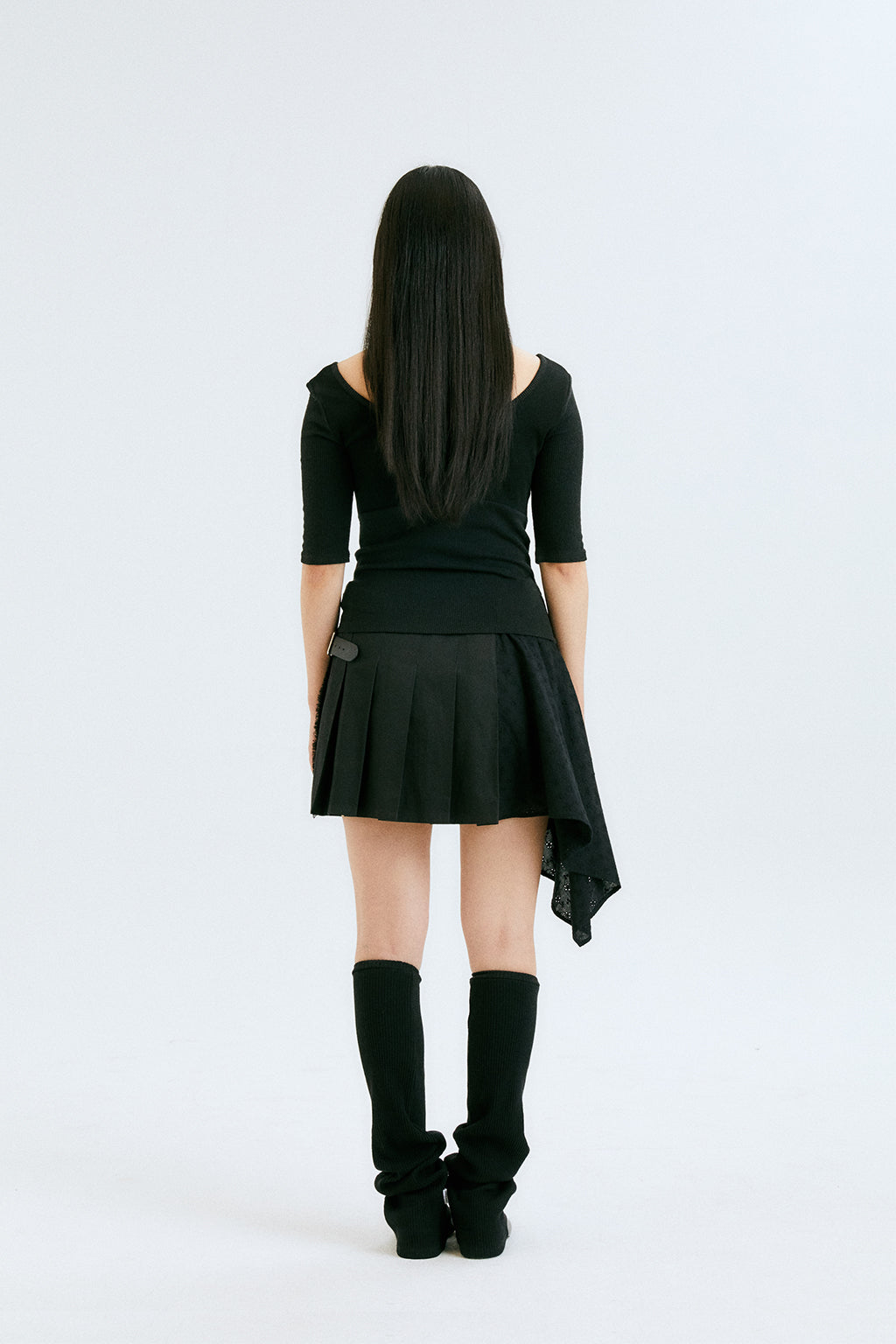 UNBALANCE PLEATED WRAP SKIRT / BLACK