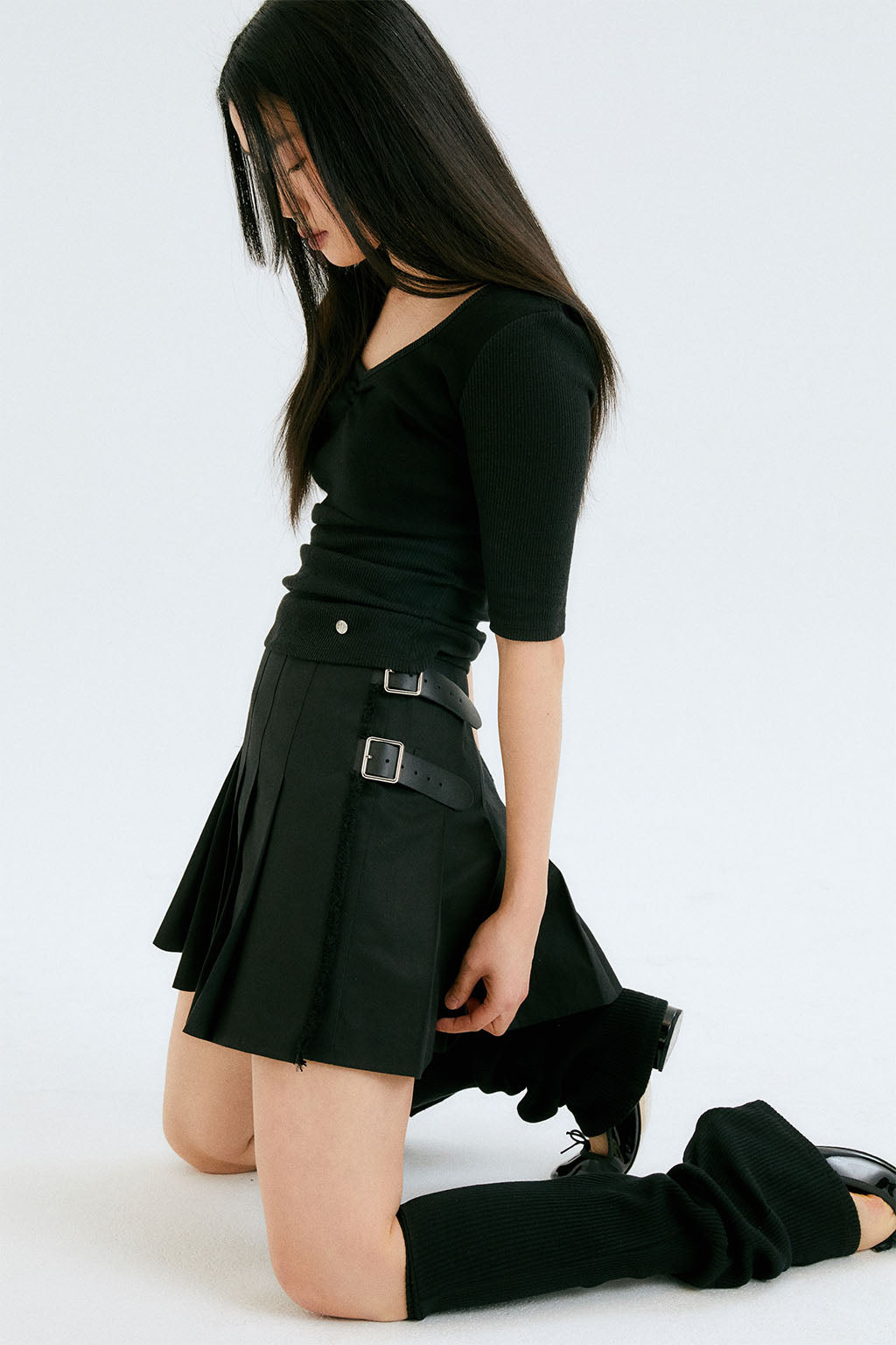 UNBALANCE PLEATED WRAP SKIRT / BLACK