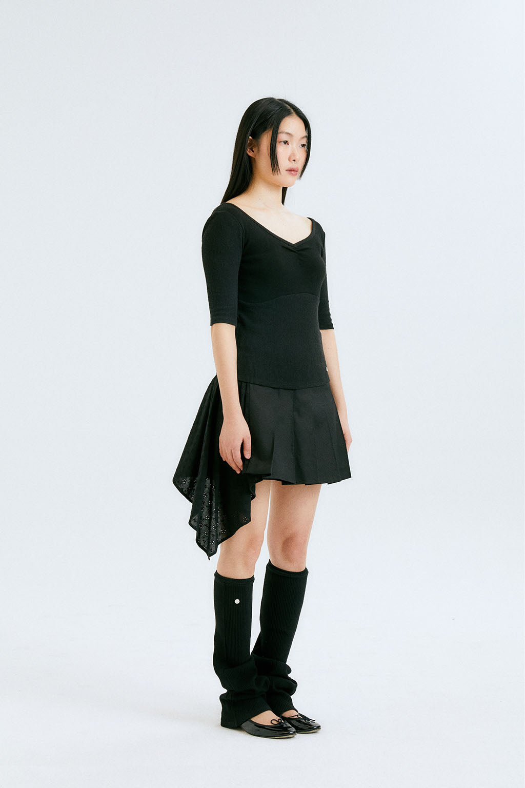 UNBALANCE PLEATED WRAP SKIRT / BLACK