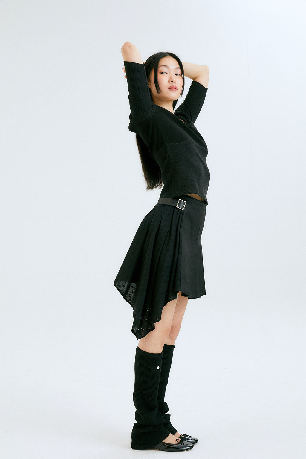 UNBALANCE PLEATED WRAP SKIRT / BLACK