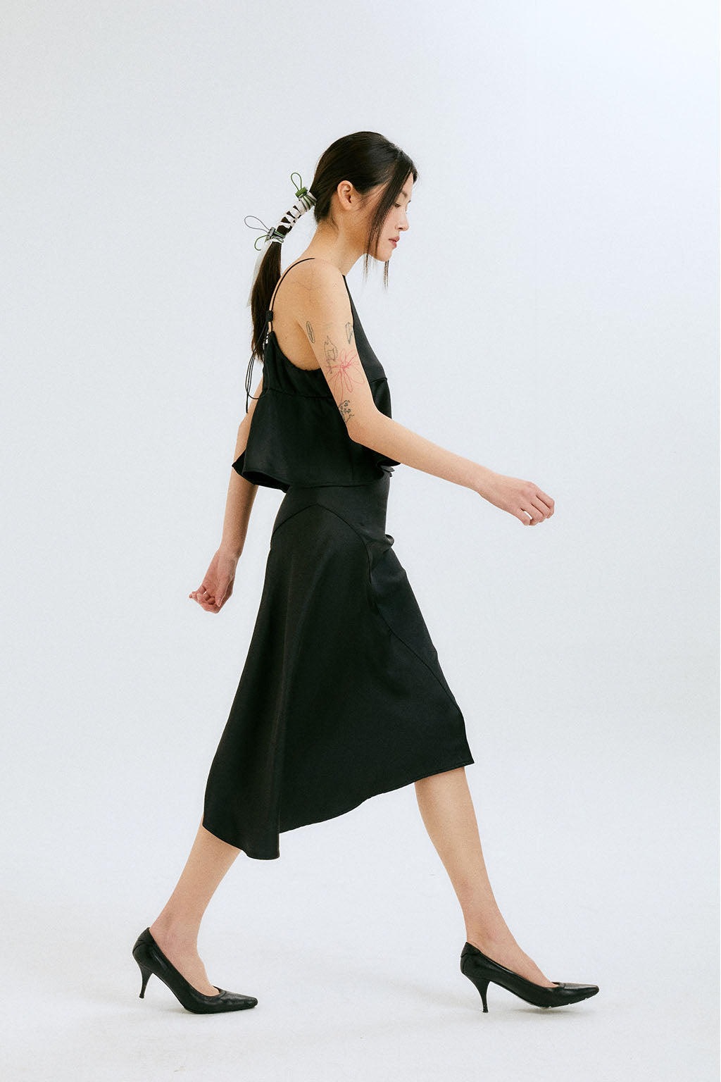 SILKY DRAPE SKIRT / BLACK