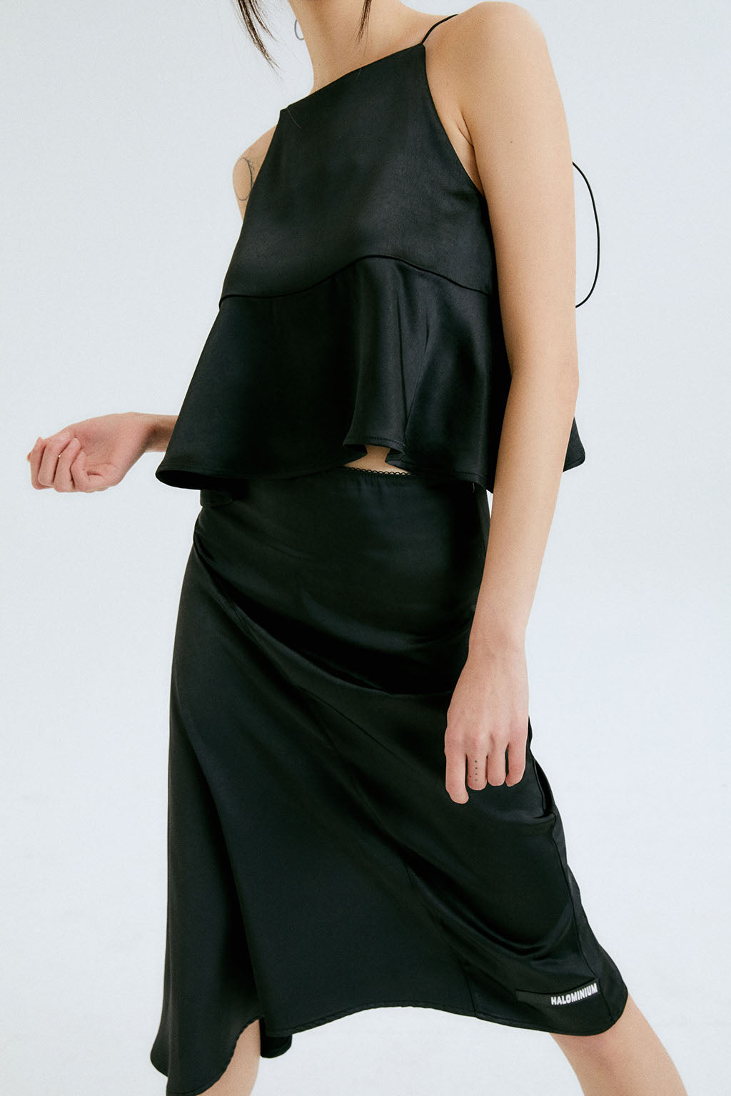 SILKY DRAPE SKIRT / BLACK