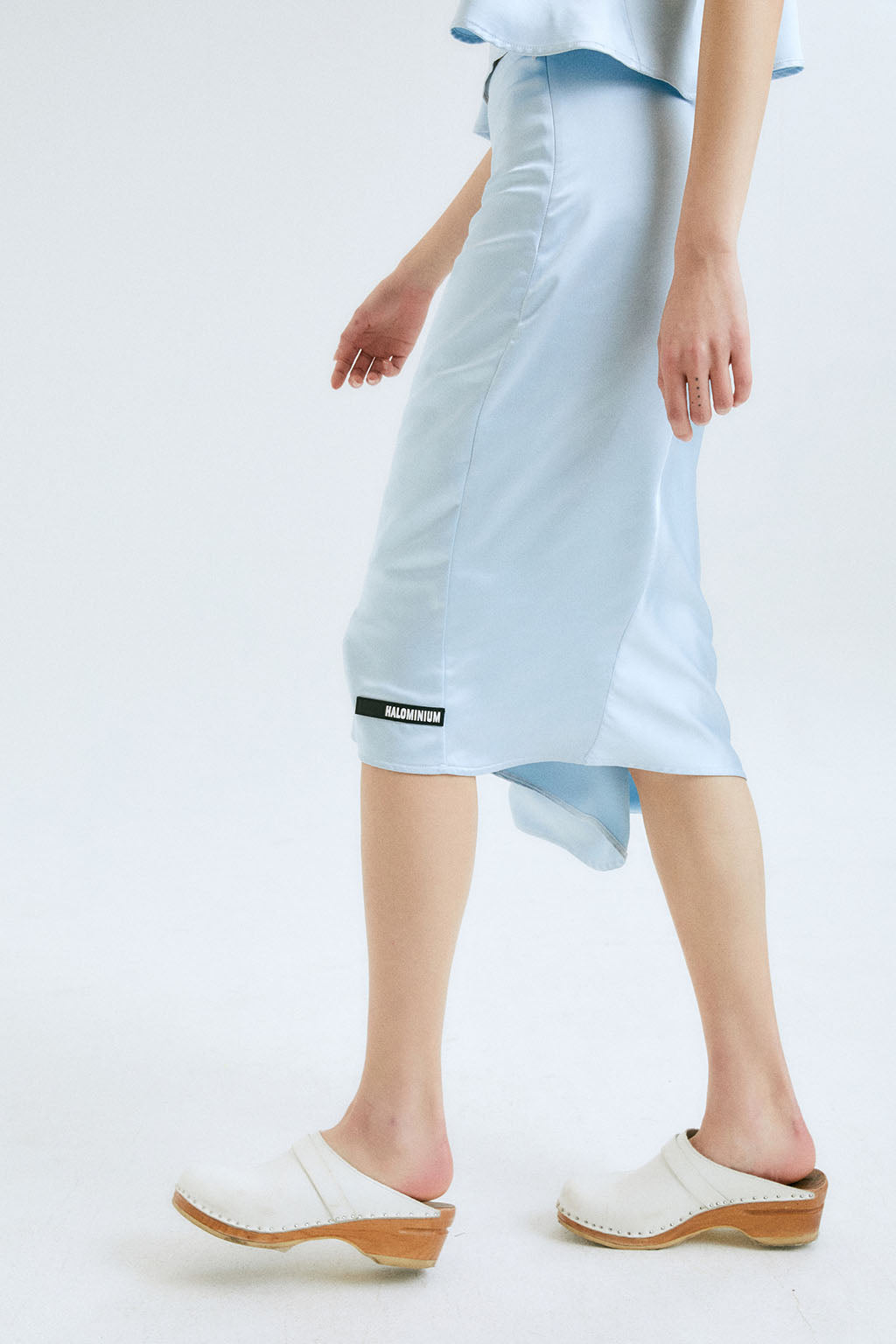 SILKY DRAPE SKIRT / SKY BLUE