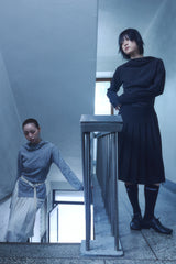BUTTON PLEATED WRAP SKIRT / BLACK