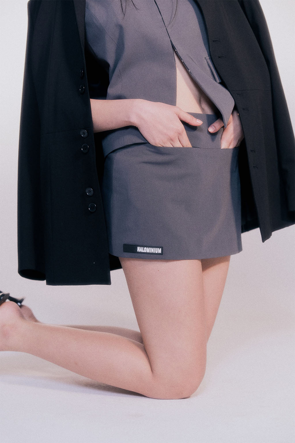 MICRO WOOL SKIRT / DARK GRAY