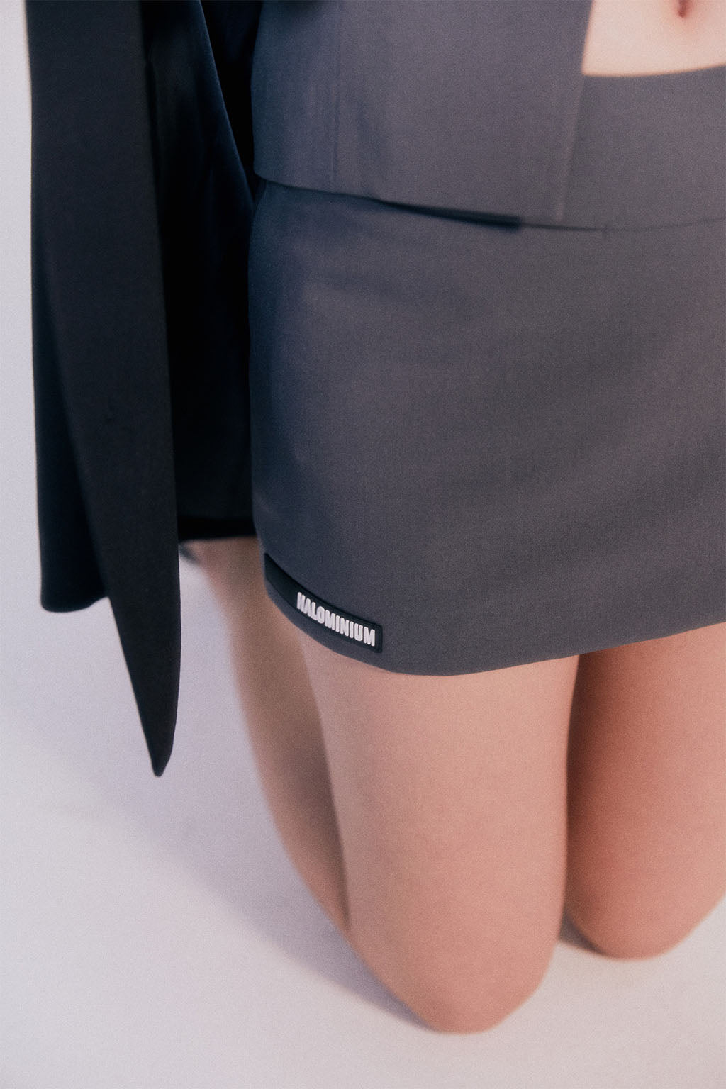 MICRO WOOL SKIRT / DARK GRAY